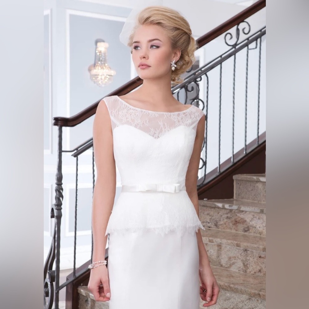 Chic White Sleeveless Gown - Picture 3 of 11